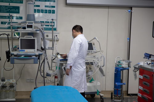 现场直击郑大一附院复诊 抢修恢复有序进行 科室冰块降温保运转