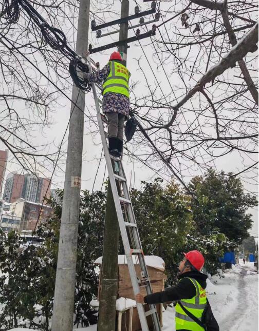 闻雪而动 荆州联通全力保障网络安全与通讯设备抢修纪实